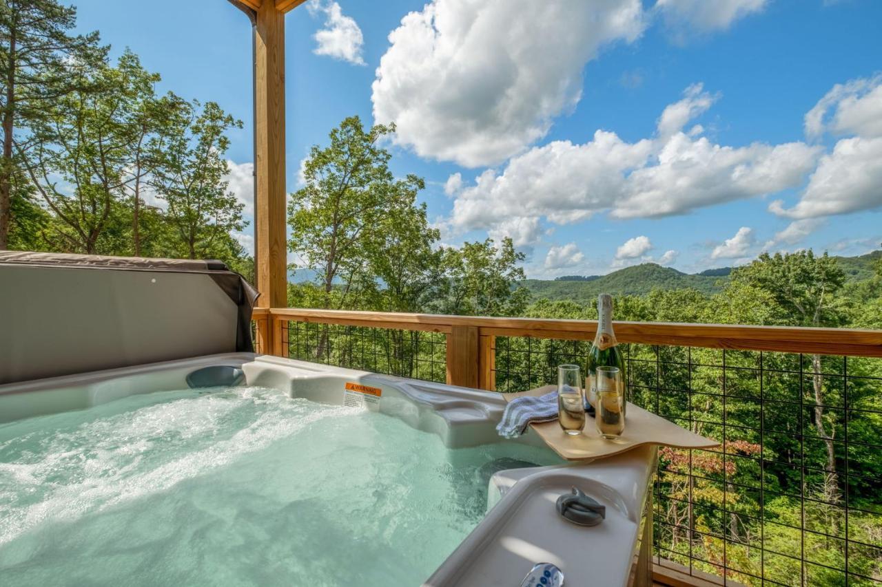 New / 3 King Suites / Sleeps12 / View / 5 Mi To Pf / Hot Tub Sevierville Ngoại thất bức ảnh
